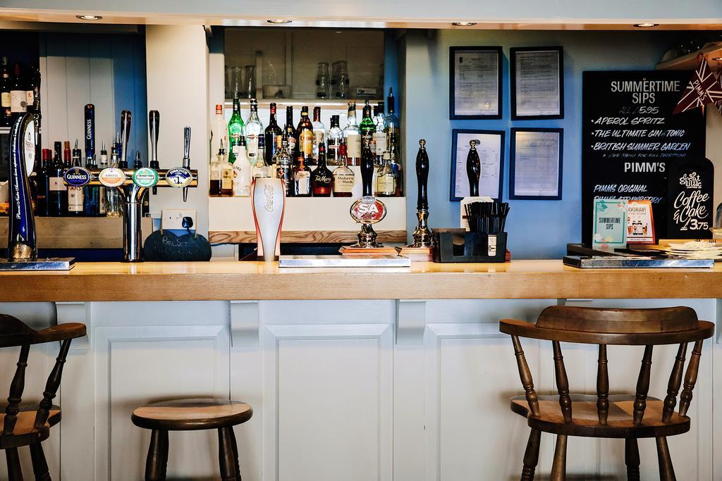 Ship Inn Aberporth Exterior photo